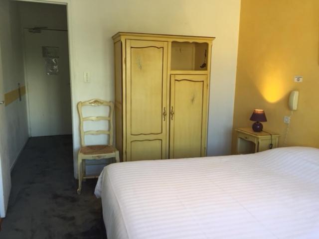 Logis Hotel Du Midi سالو دو بروفونْسْ المظهر الخارجي الصورة
